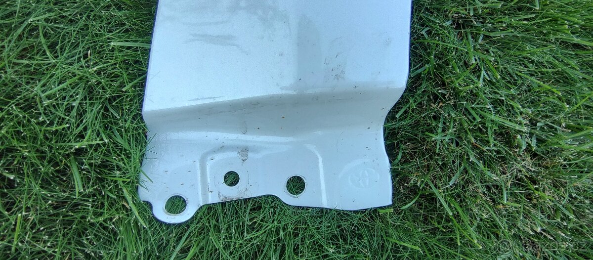 Toyota Yaris III IV 3 4 - Pravy predni blatnik - 7