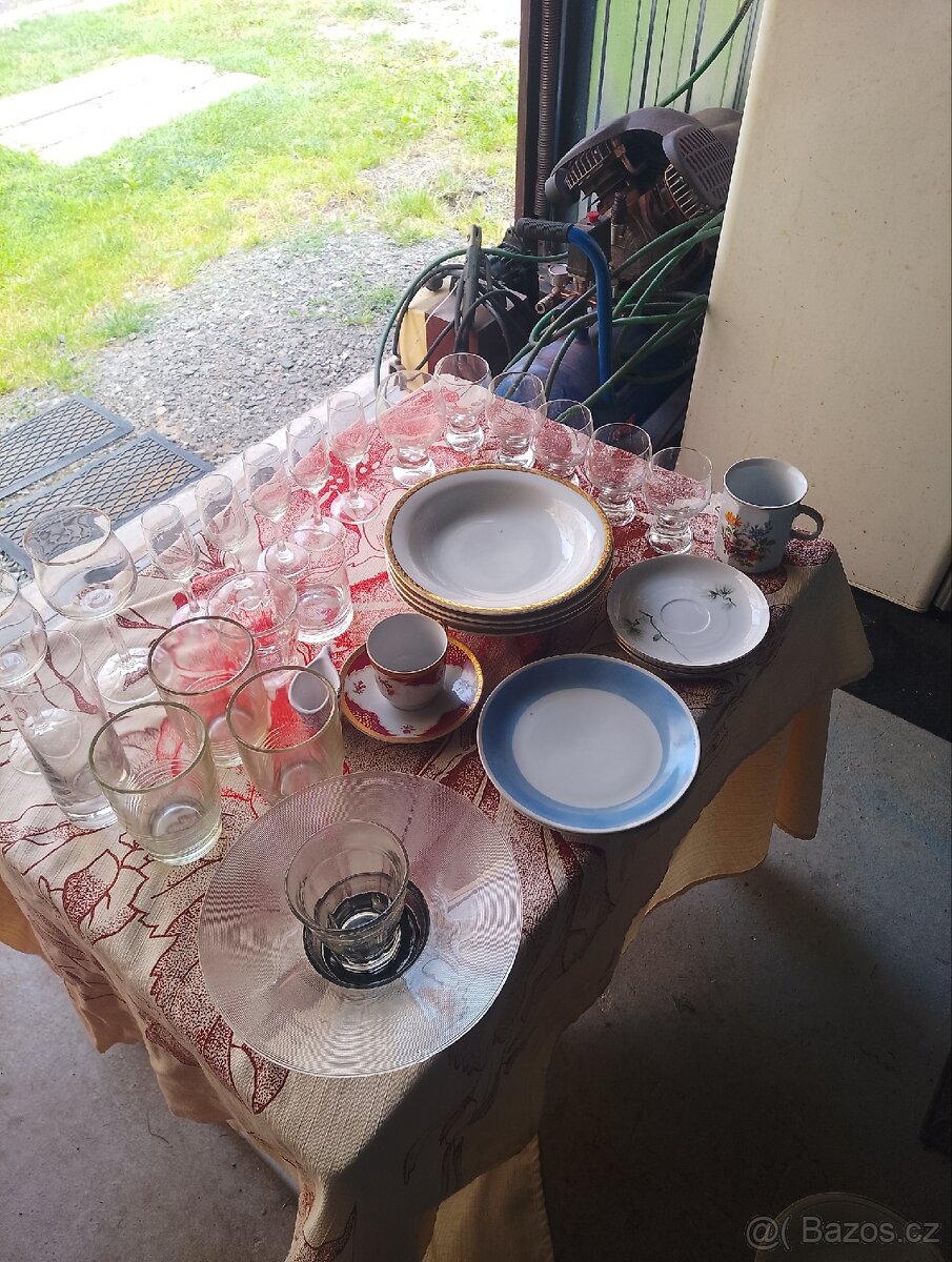 Nabízím od babičky skleničky hrníčky tácky dle foto - 7