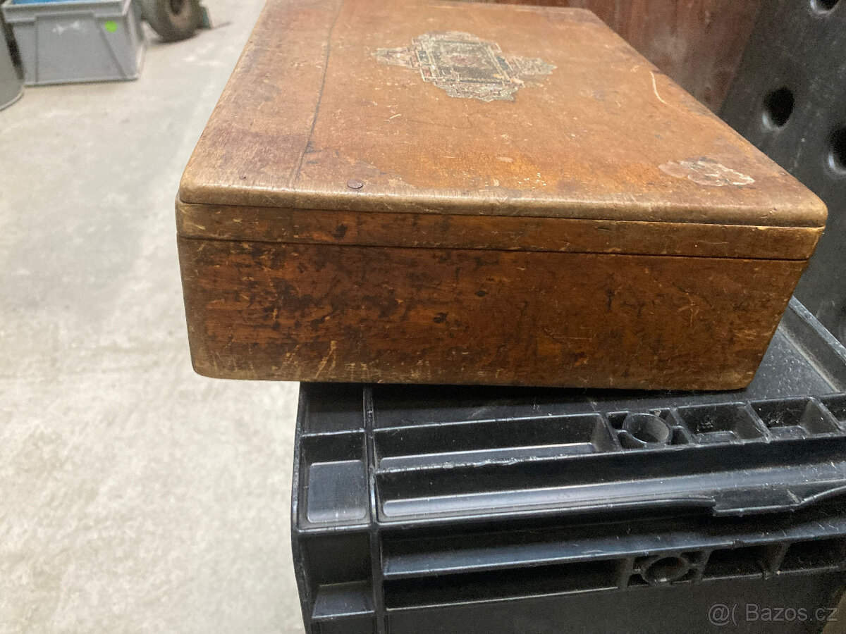 Šperkovnice dřevěná stará se zámkem 600 kč - 7