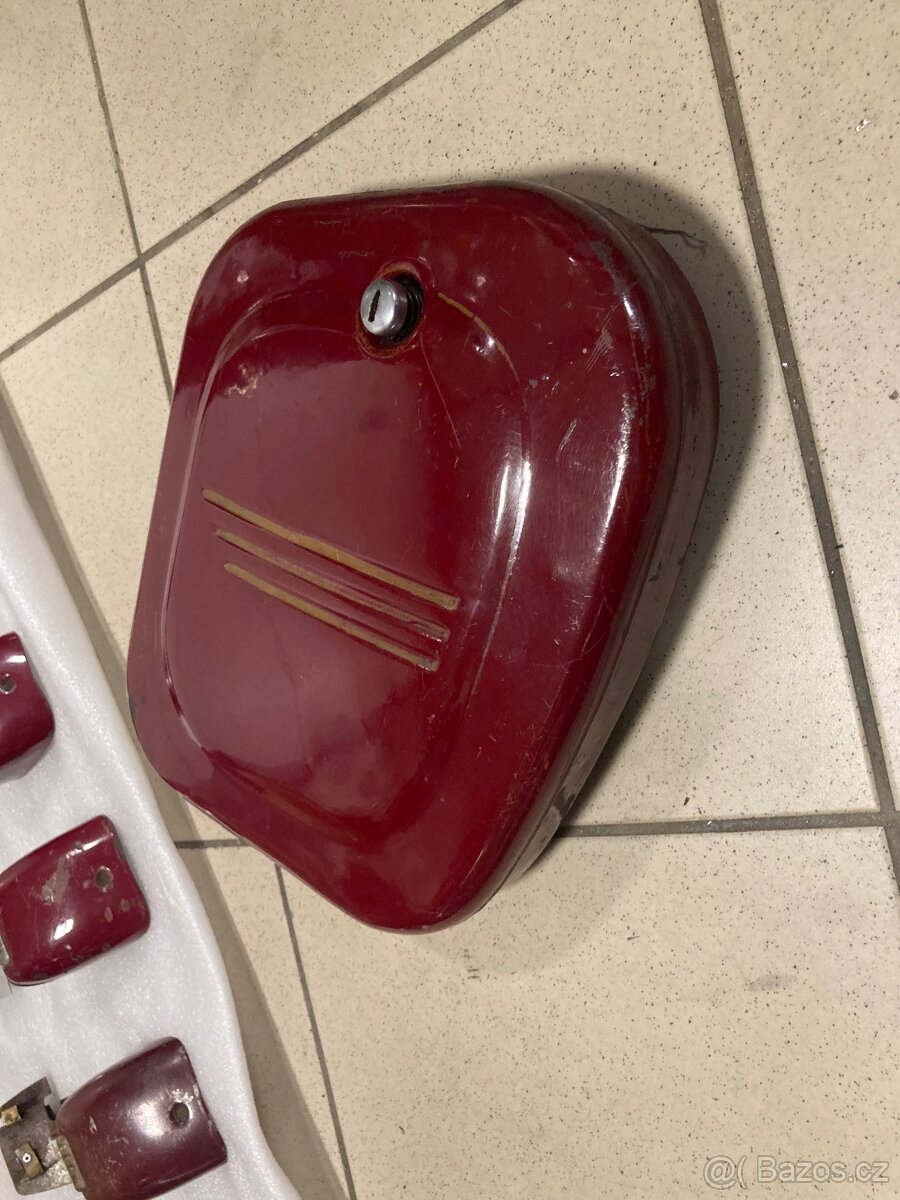 Jawa kyvacka schranka na nářadí - 7