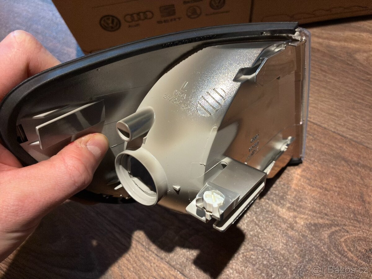 Nové Hella blinkry pro Audi A6 C4 - 7