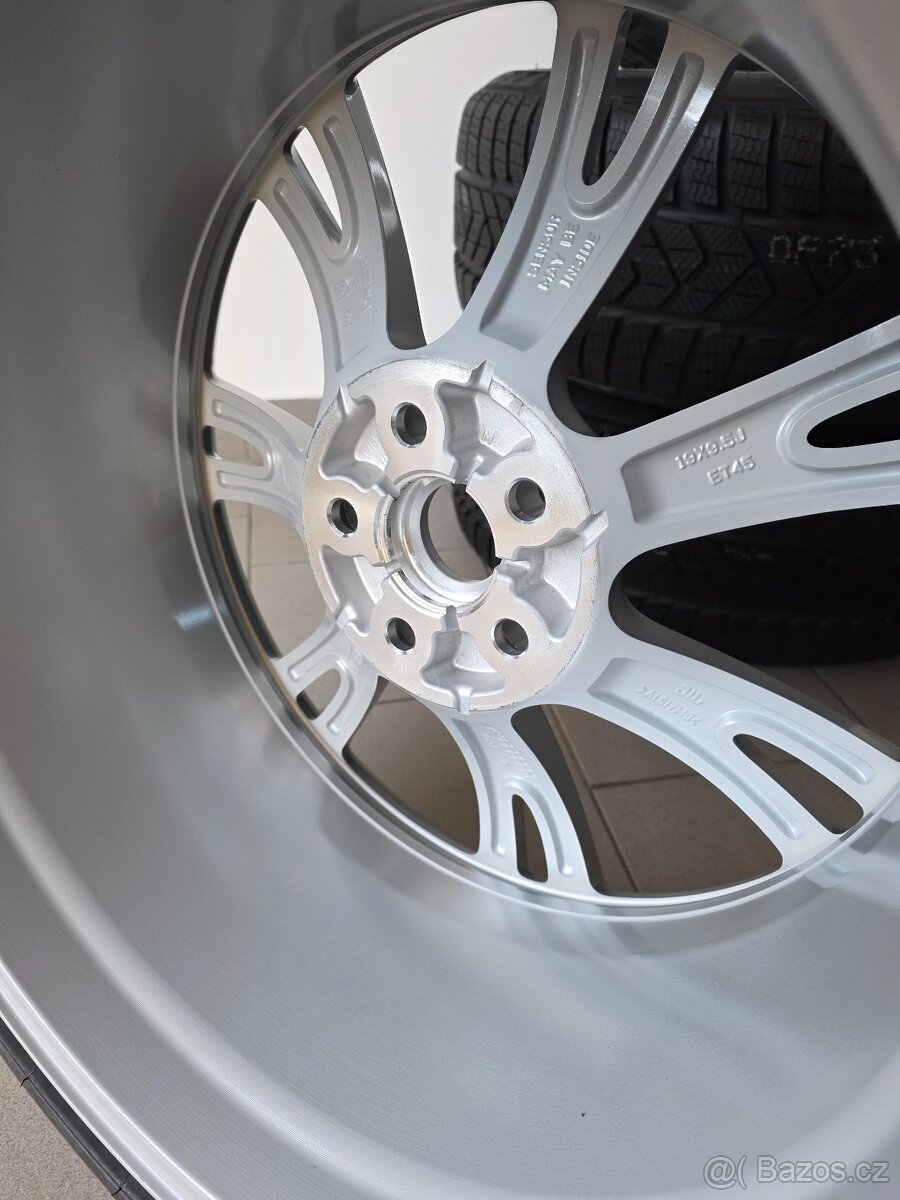 Orig. Tesla Model Y / Zimní Pirelli 255/45/19 - nejeté - 7