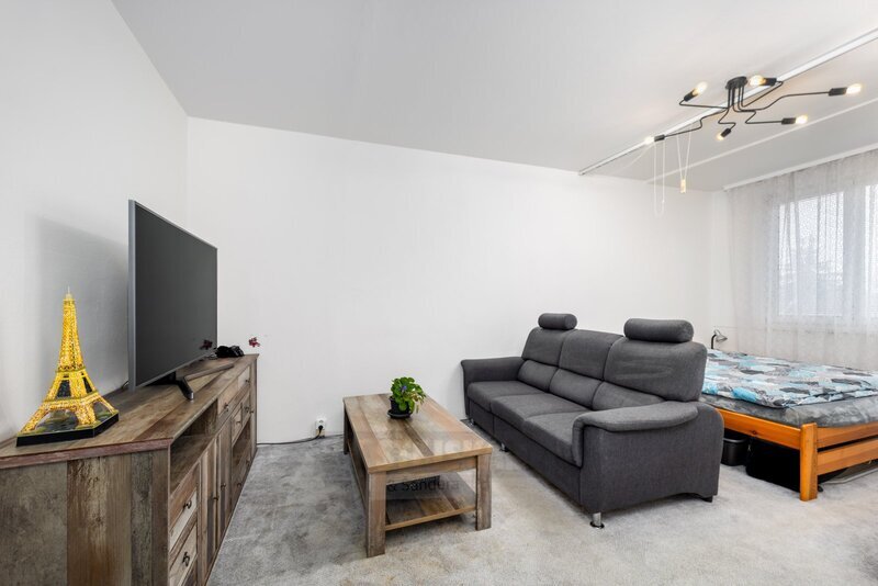 Modernizovaný příjemný byt 2+1 s balkonem v žádané lokalitě - 7