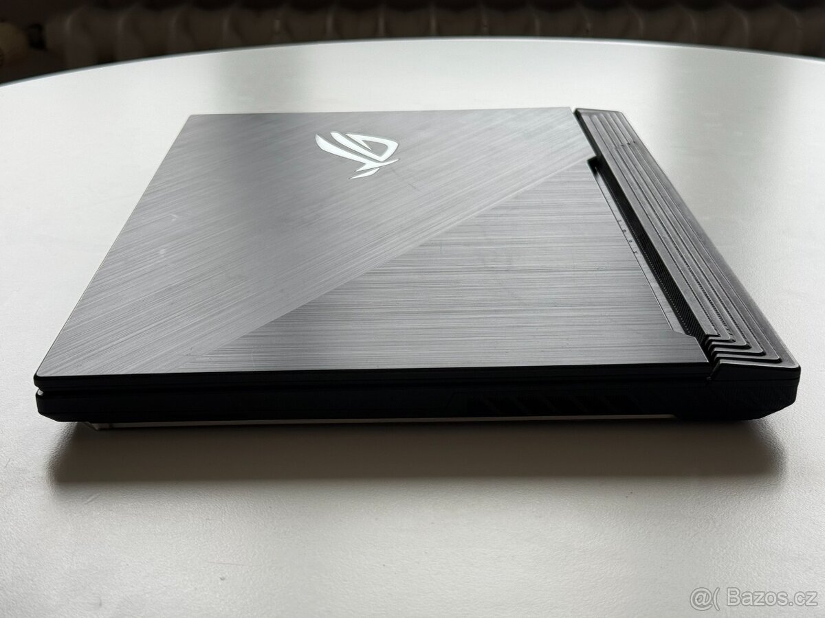 Asus ROG Strix G15 (Intel Core i7, NVIDIA GeForce RTX 2060) - 7