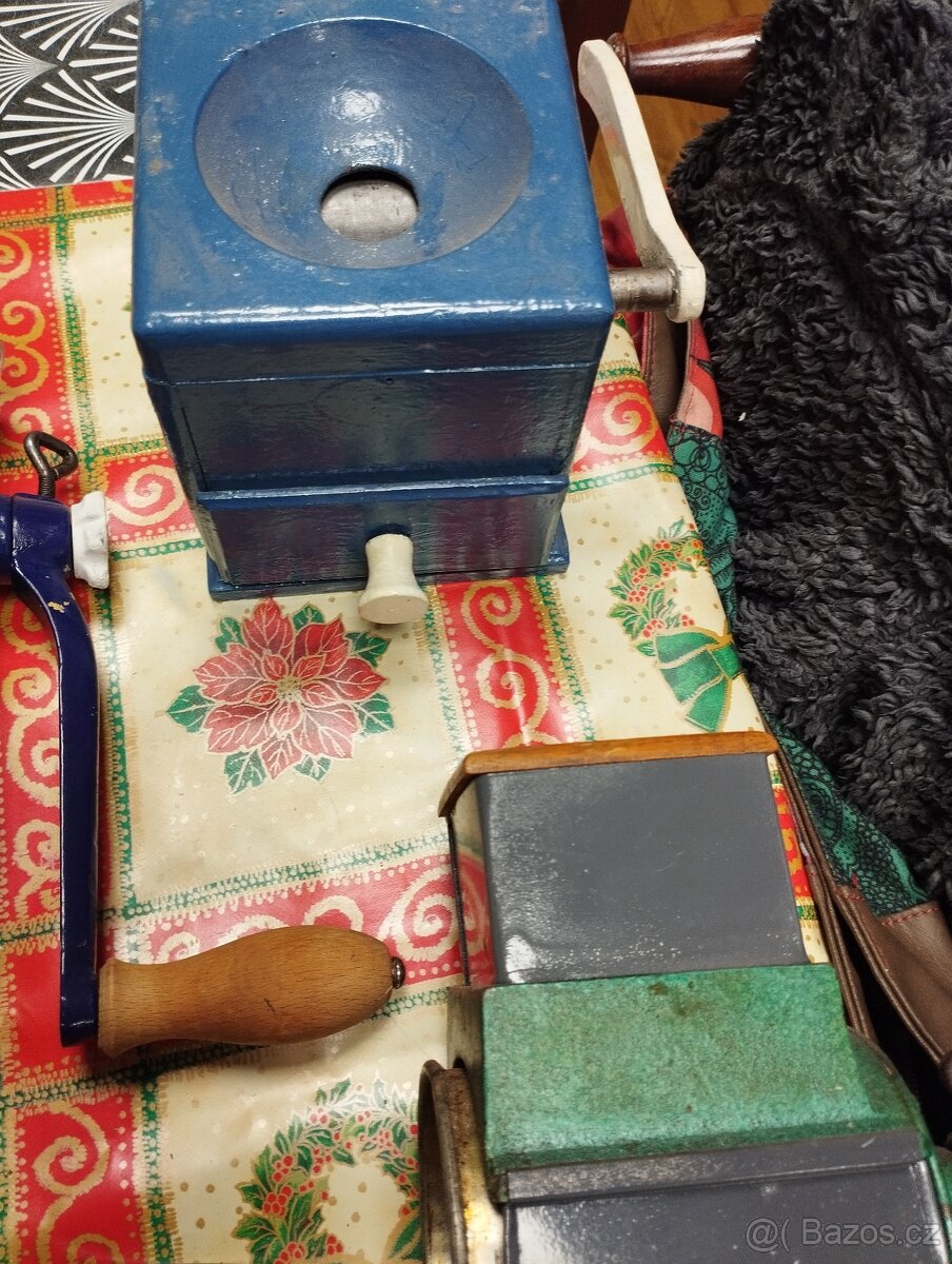 Staré mlýnky na nudle, mák, kávu a strouhanku - 7