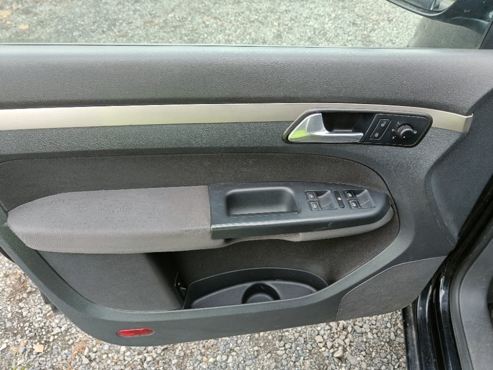 VW Touran 1,9 TDi 7-míst - 7