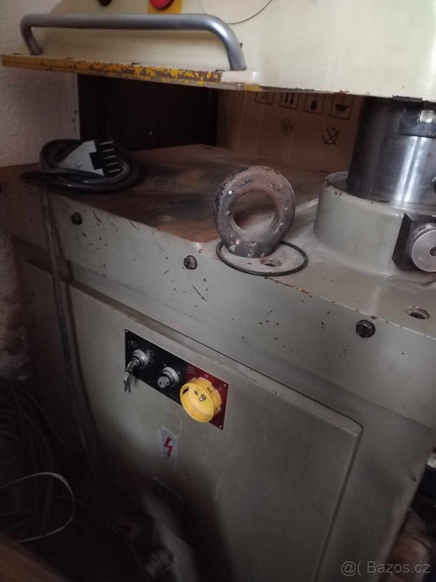 Vysekávací lis - 7