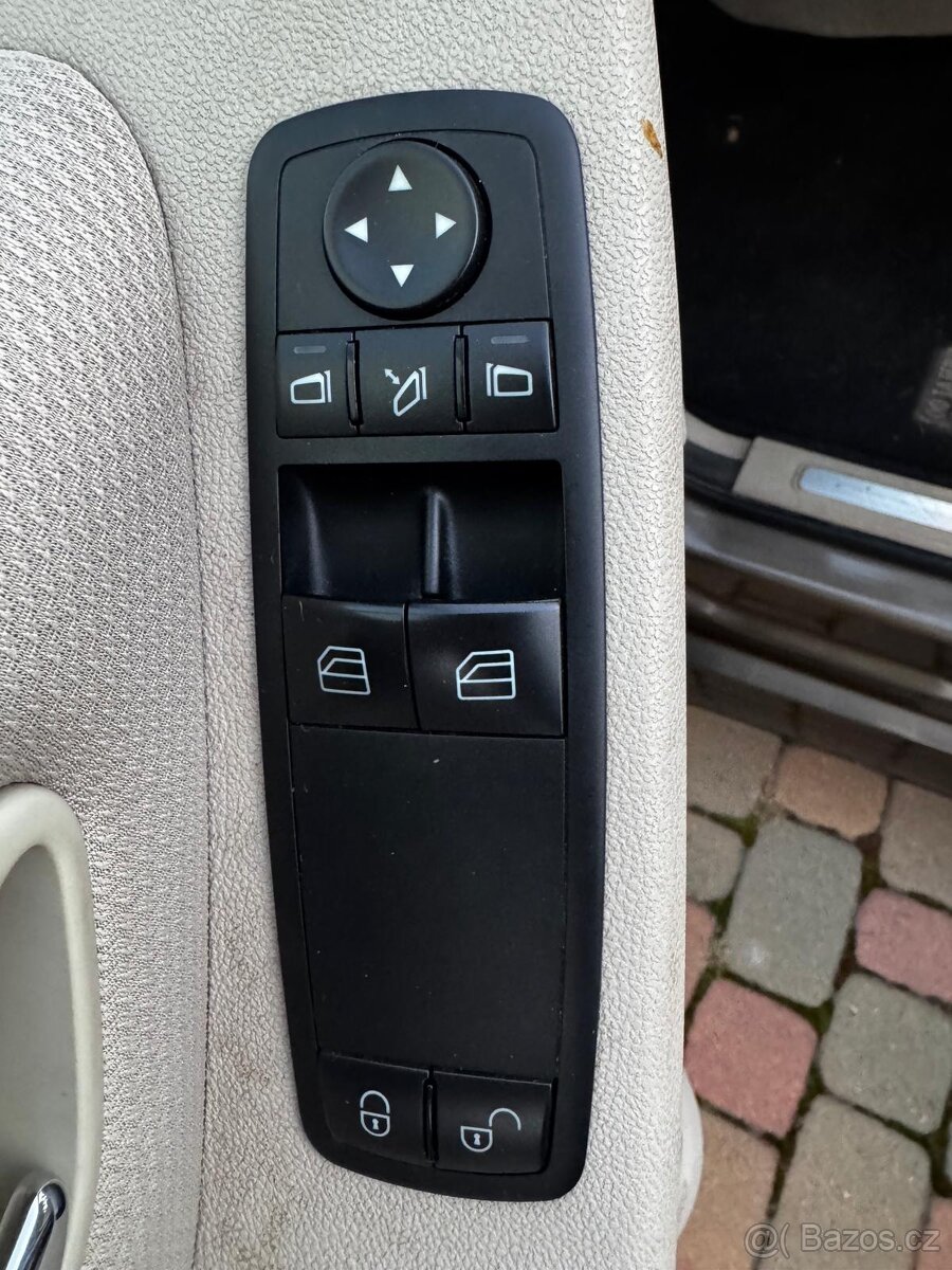 MERCEDES-BENZ B180 1.7i 85kw rok 2011 - 7