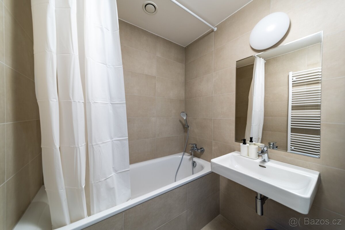 Pokoj s trvalým pobytem pro pár nebo 2 dívky — Praha 9 - 7