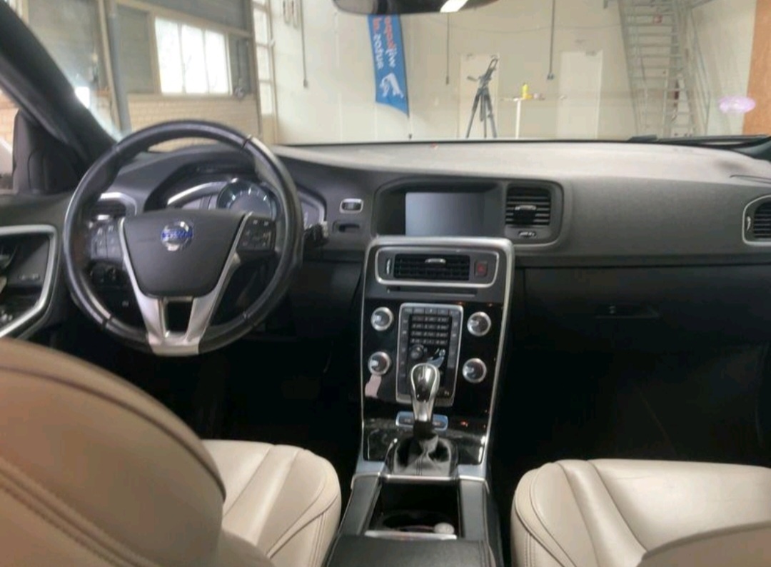 Volvo V60 2.4 D6 plug-in Hybrid awd - 7