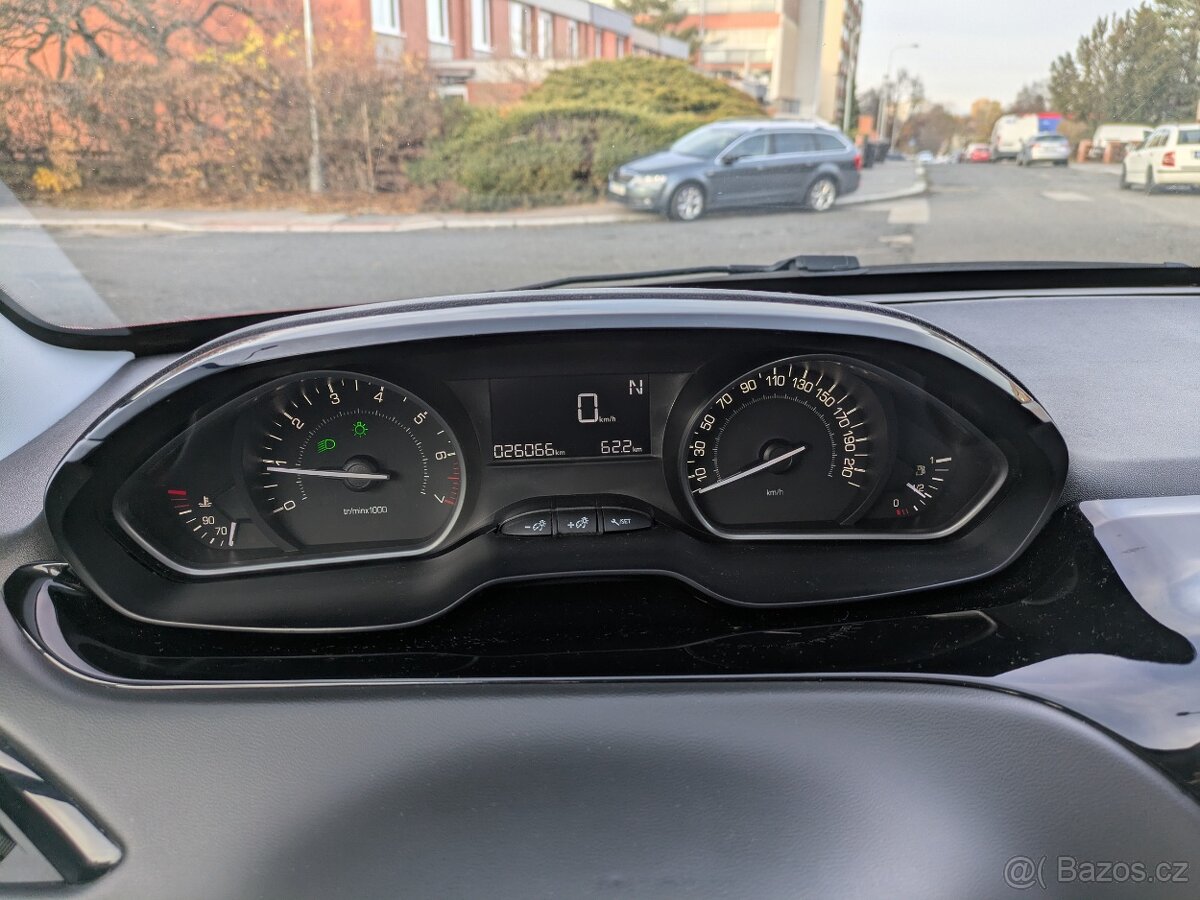 Peugeot 208 1.2 PT 82k (60 kW) - automat 26 000km - 7