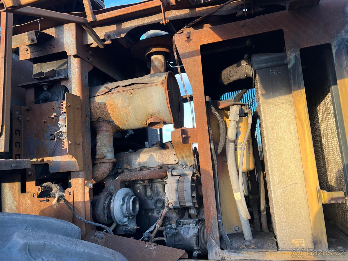 Čelní nakladač CATERPILLAR 930H, ROK 2011 - 7