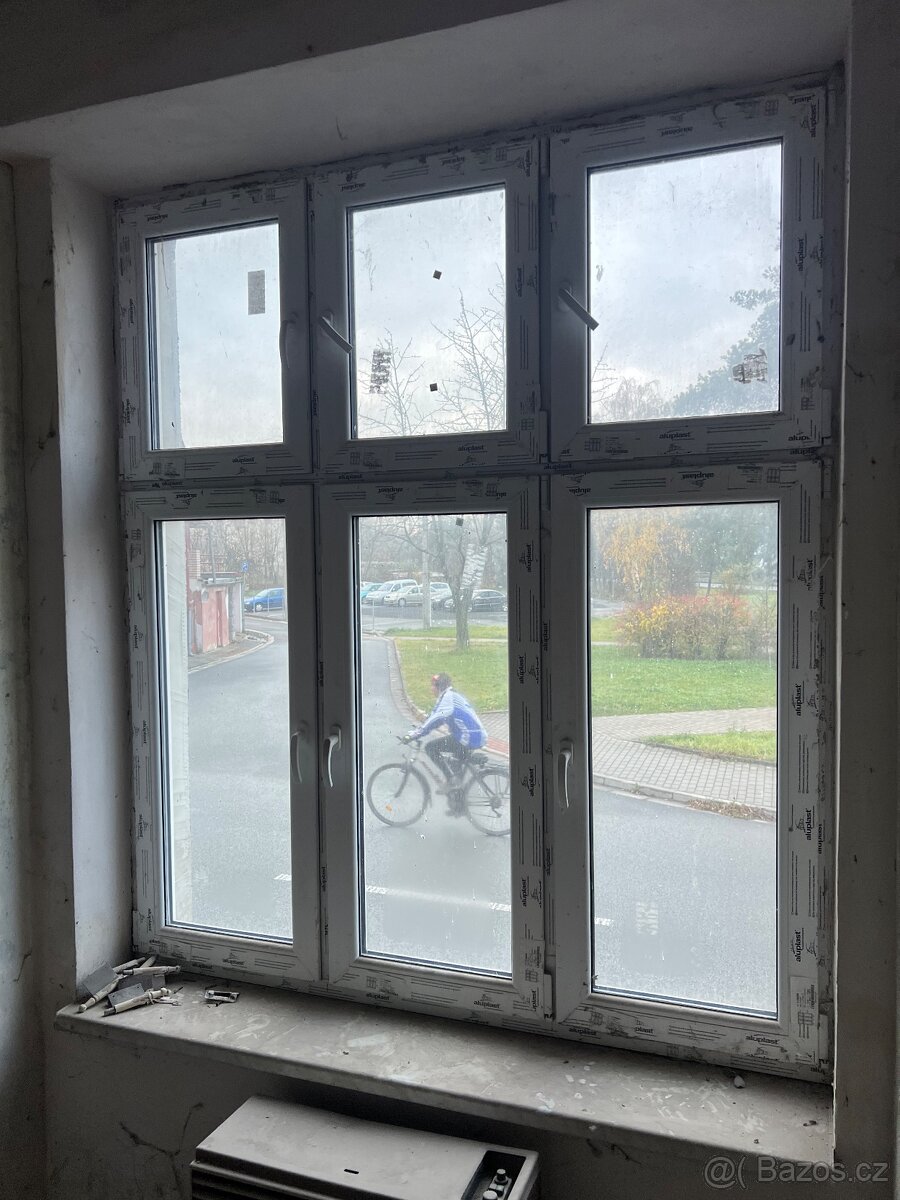 Plastová okna – trojskla i dvojskla, velmi dobrý staV - 7
