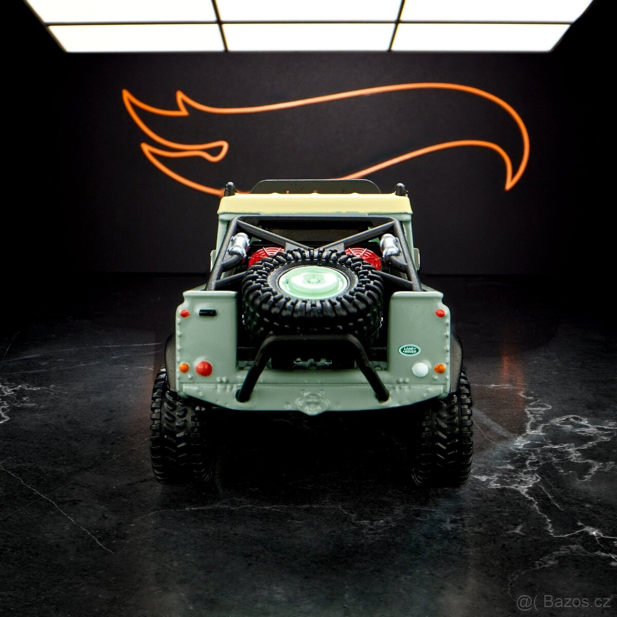 Hot Wheels Elite 64 Land Rover Defender 90 Pickup - 7