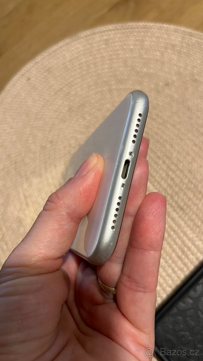 Prodám bílý iPhone 11 64GB - top stav - 7