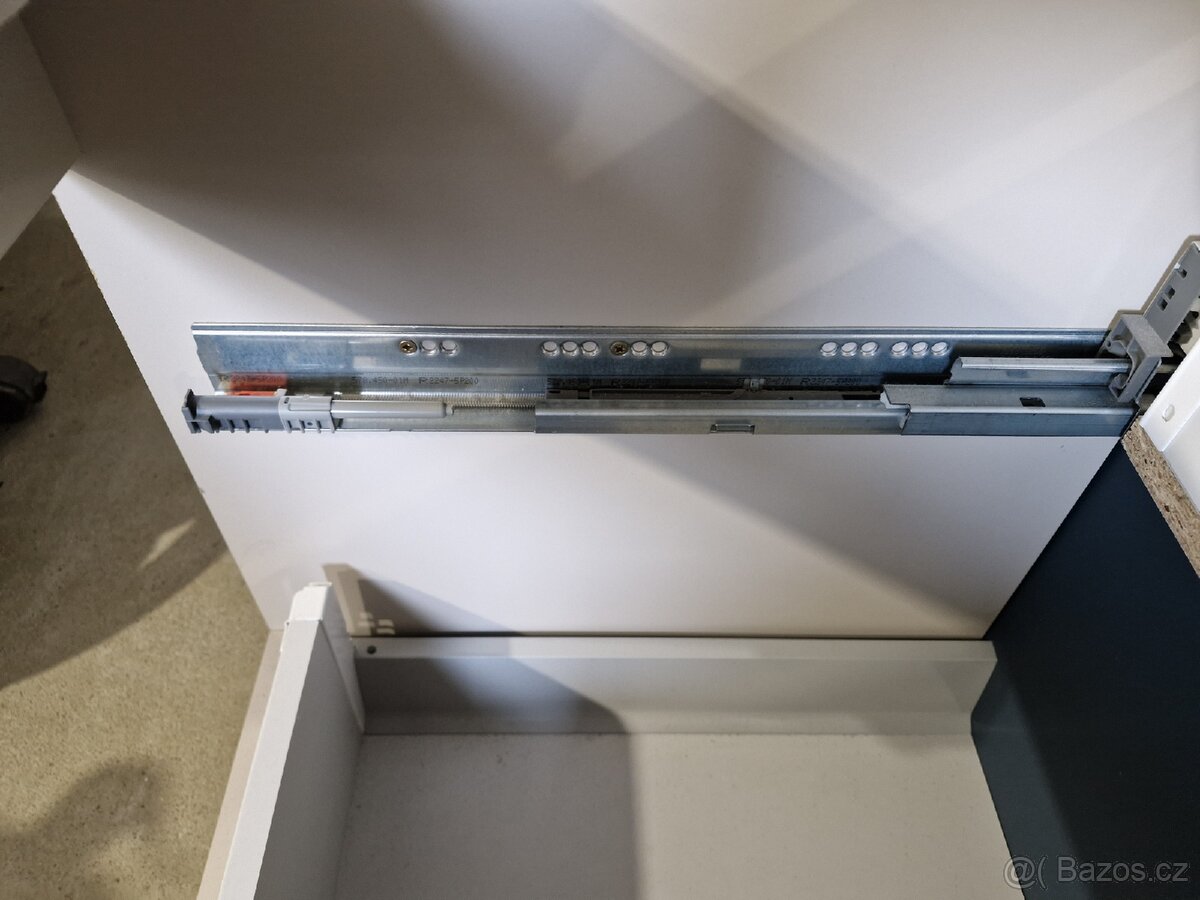 Koupelnová skříňka bez desky - 7