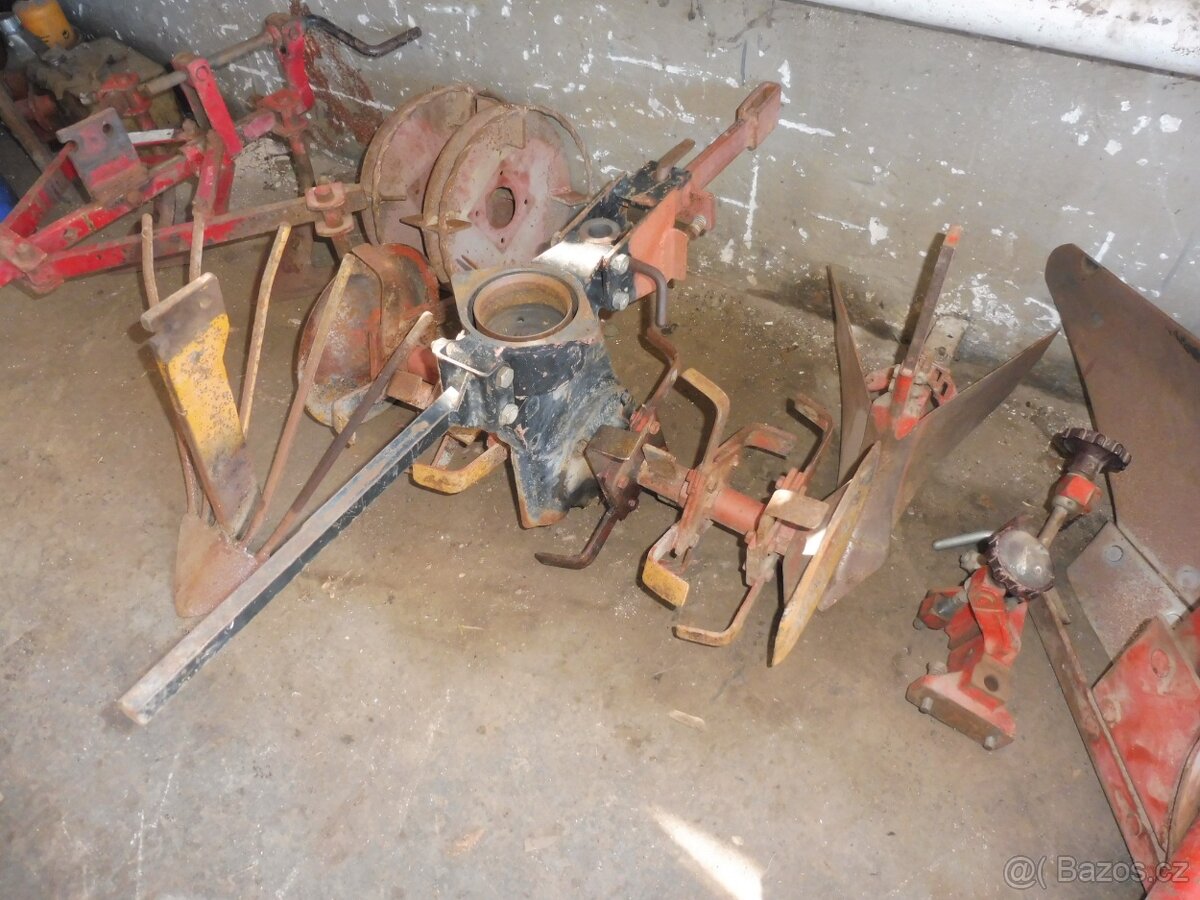 prodám malotraktor vari se spoustou nářadí, výborný stav - 7