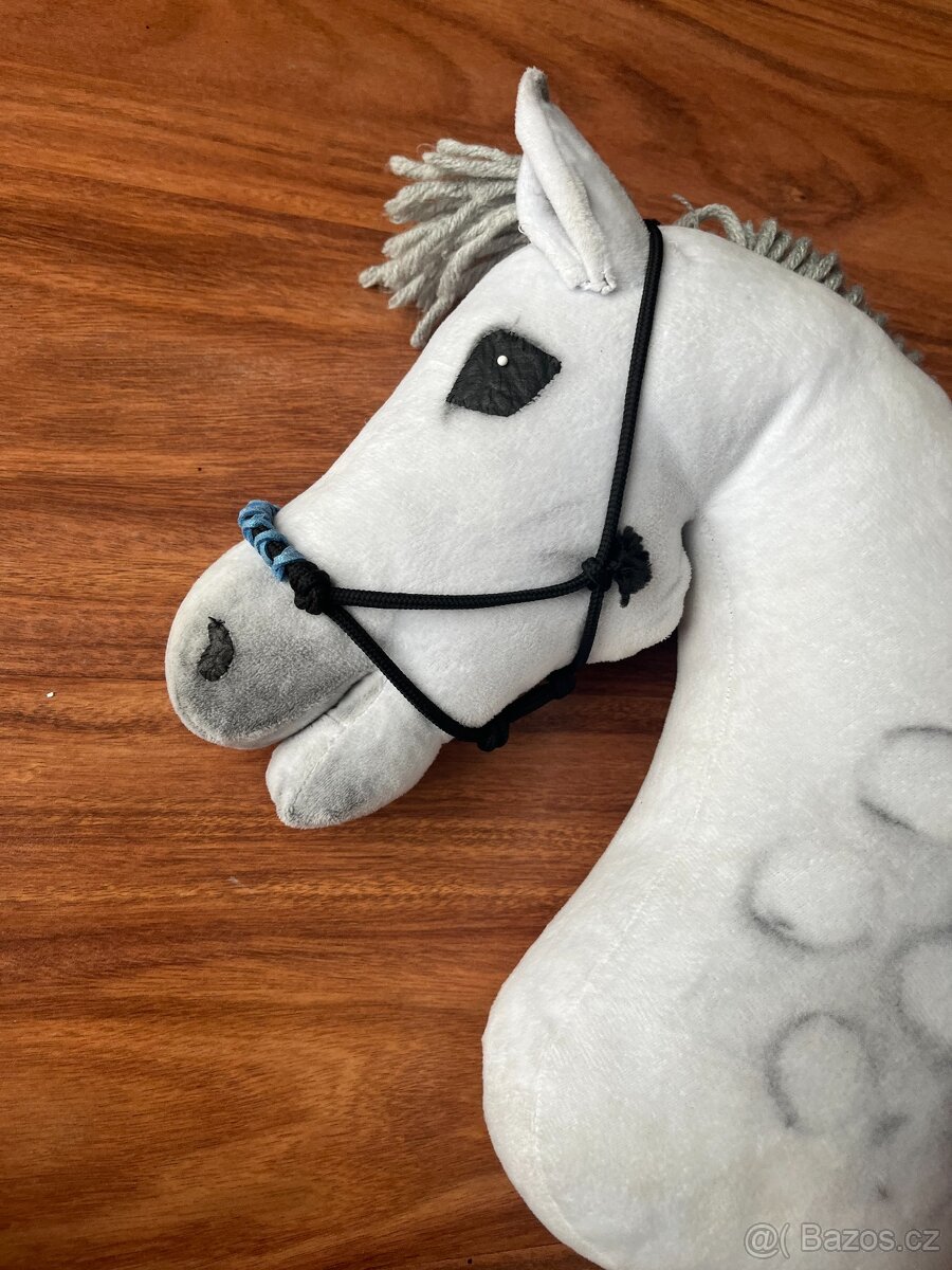 Prodám hobby horse s vybavením - 7