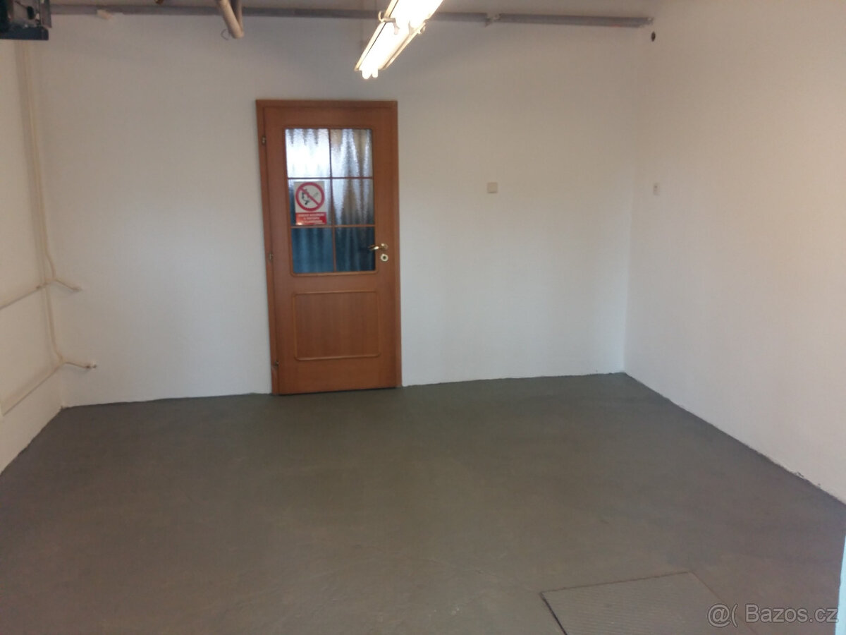 Prosklená prodejna se skladem v Kolíně - 7