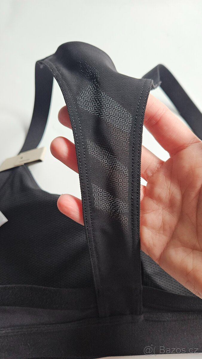 Černá sportovní podprsenka Adidas s vycpávkami - vel.M - 7