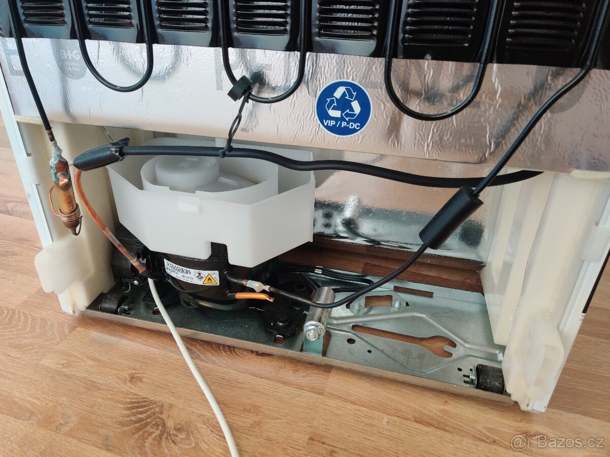 Lednice s mrazákem LIEBHERR KPe290 V ZÁRUCE - 7