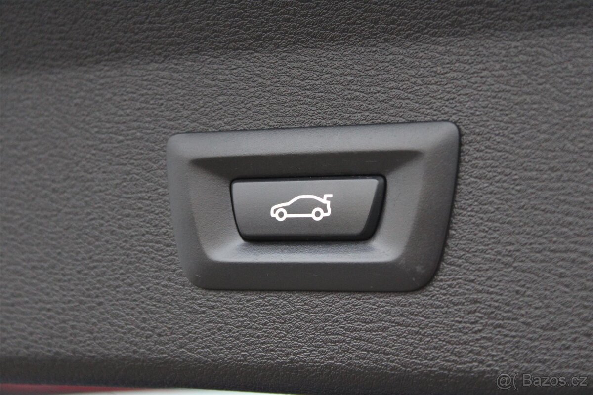 BMW X1 xDrive 18d 110kW M PAKET ČR (2017) - 7