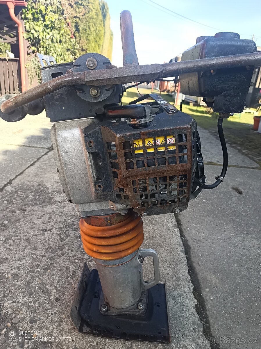 Vibrační pěch BOMAG - 7