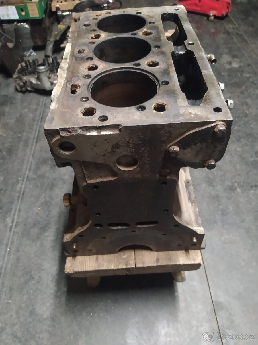 Díly motoru Perkins D 2500 - 7