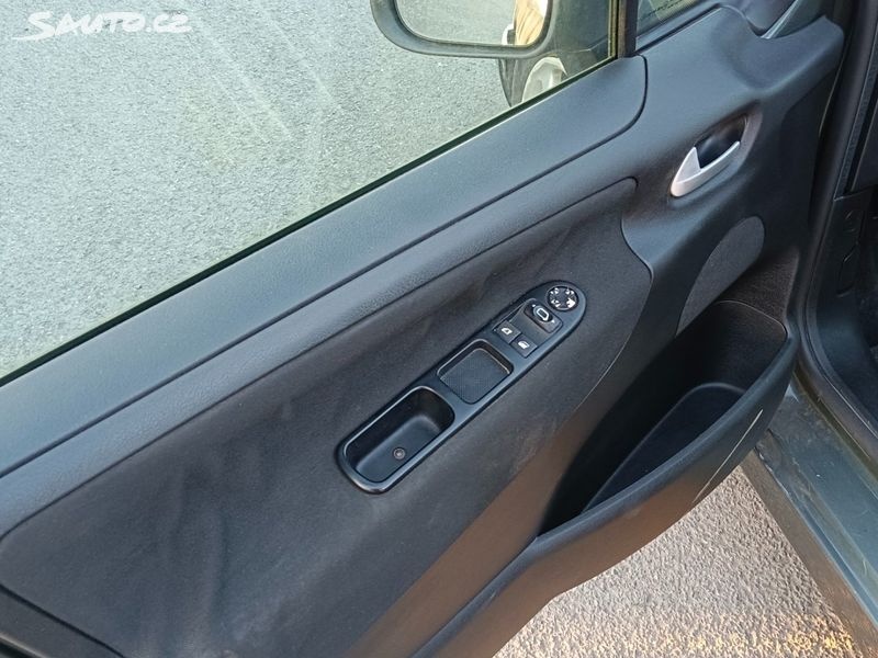 Peugeot 207 1,4i 70kw - 7
