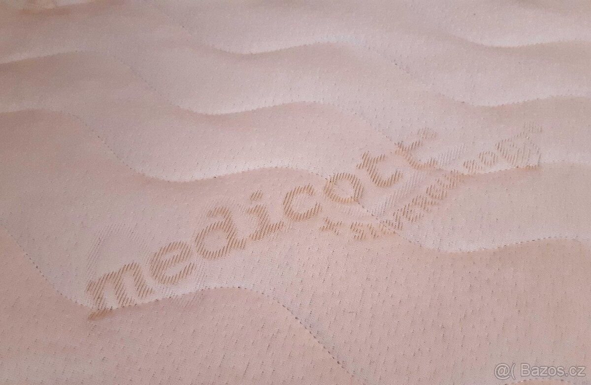 Postel 80x200, masiv borovice + matrace + čalounění - 7