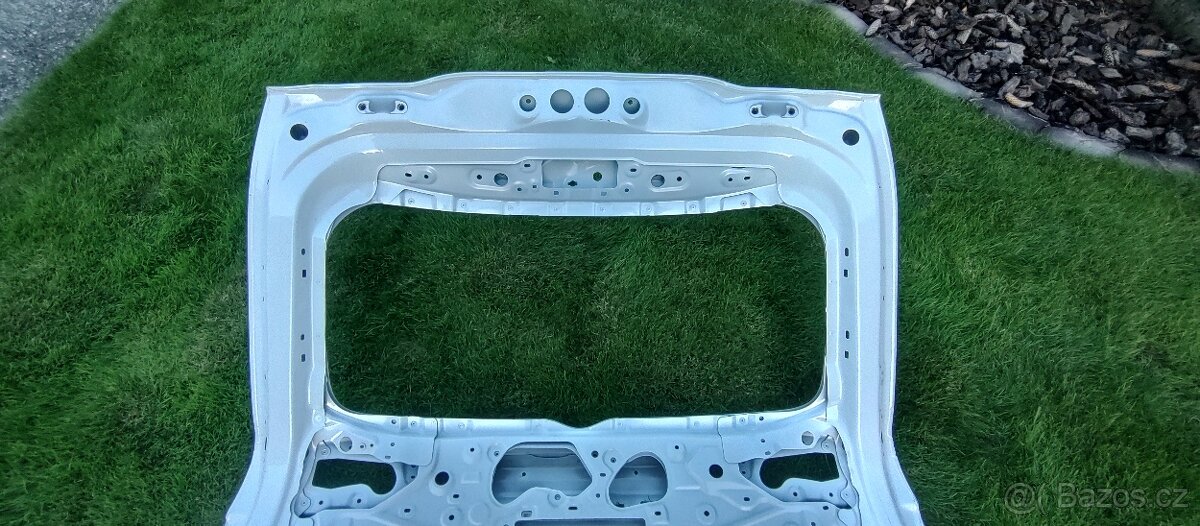 Toyota RAV4 V 2018 - zadni kapota kufr dvere - 7