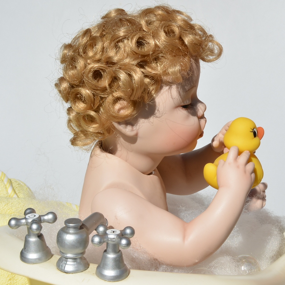 Porcelánová panenka +vanička +kachna +bublinky +kožíšek - 7