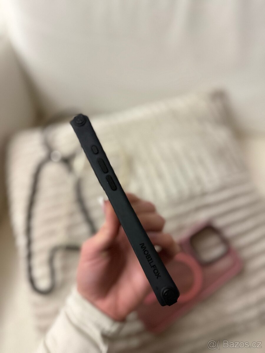 Set krytů na iPhone 15 Pro - 7