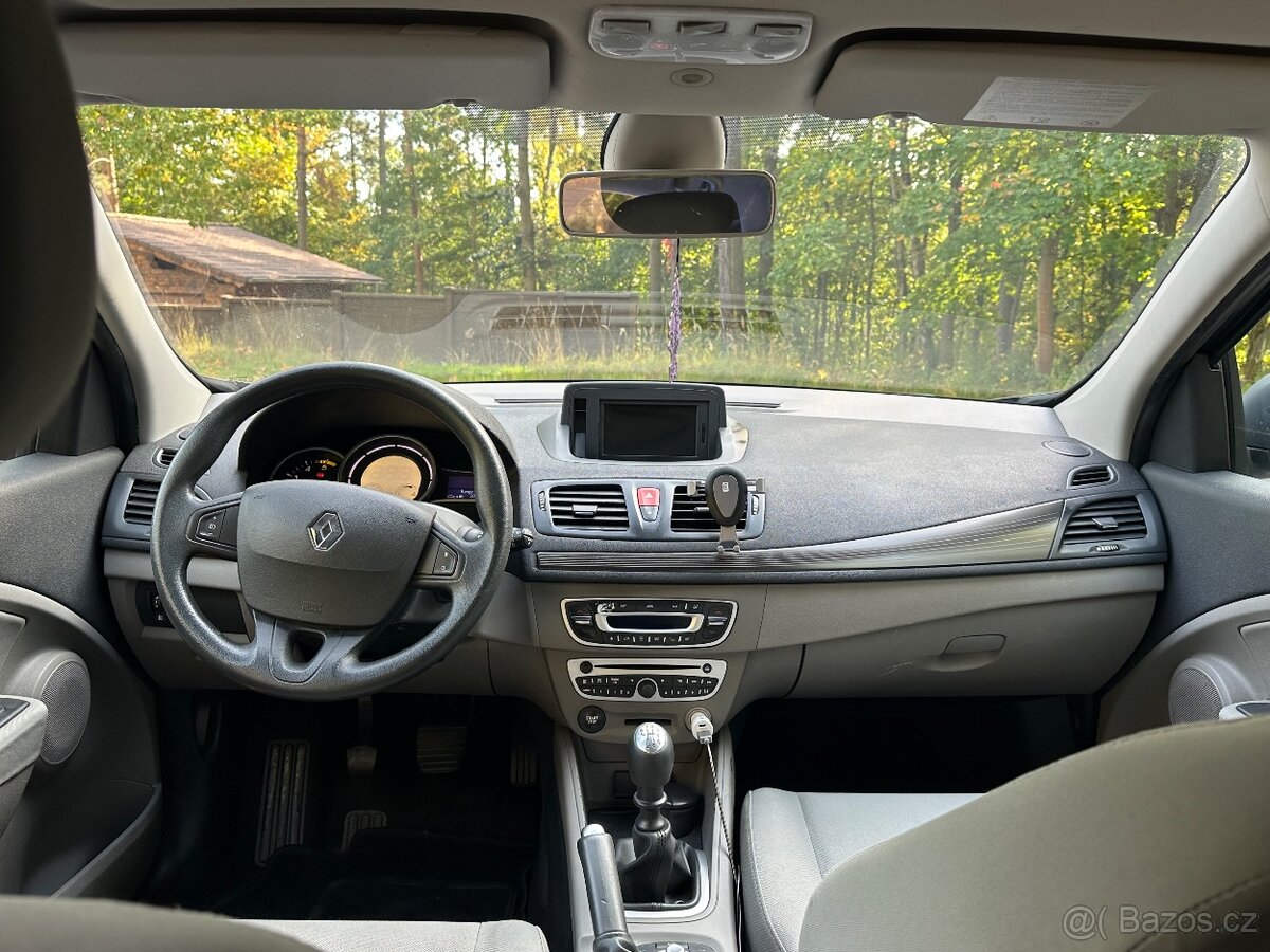 RENAULT MEGANE III 1.5 DCI (2010) - 7