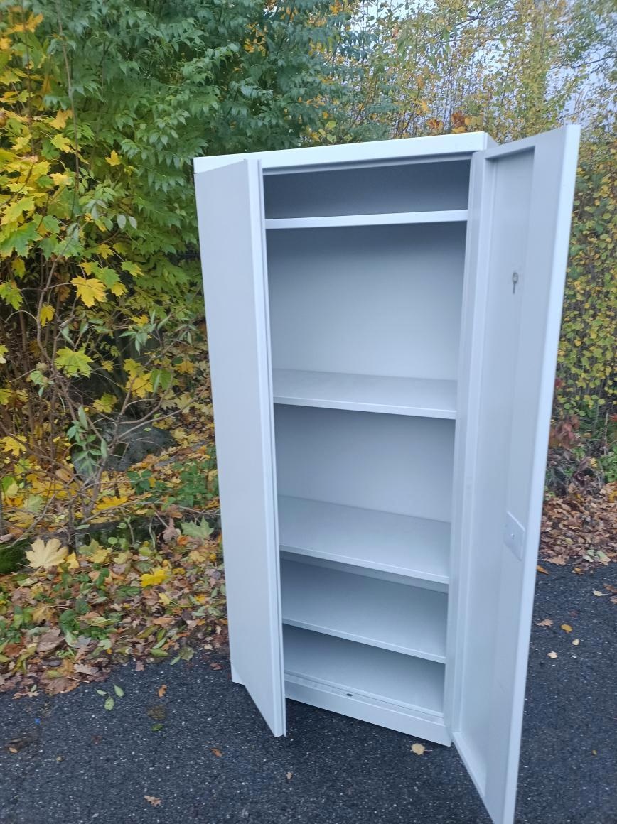 Zánovní plechová skříň - 7