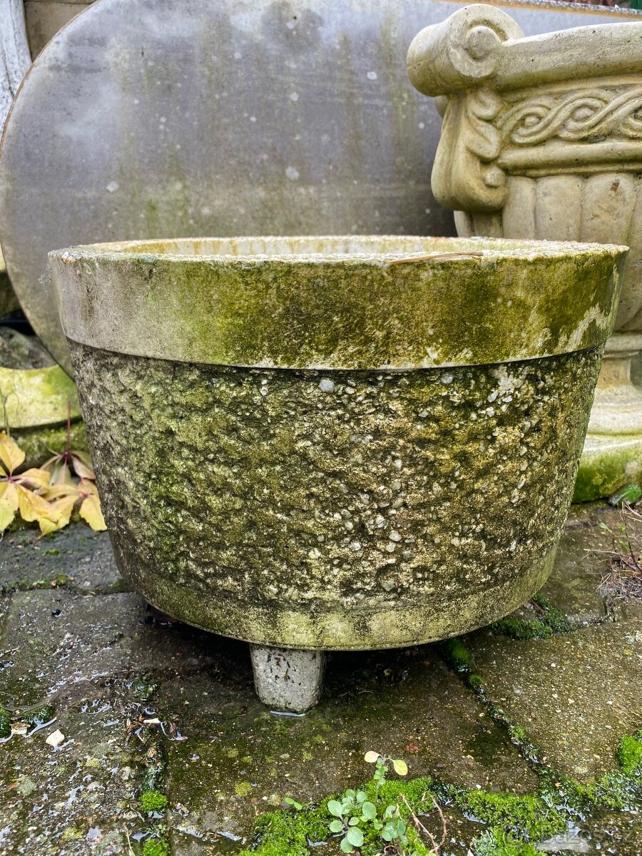 Betonové vázy, květináče, sloupy, podstavce, stolky TV - 7