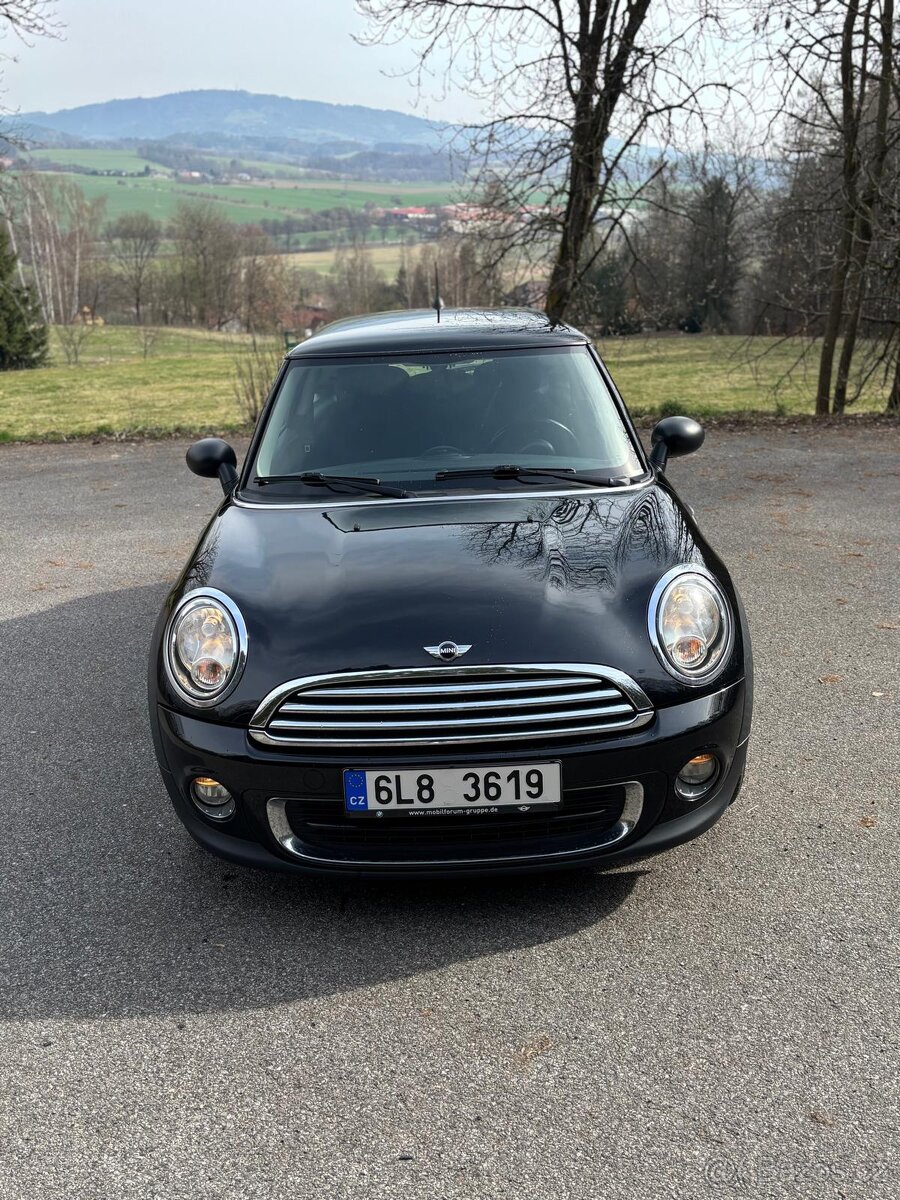 Mini Cooper 1.6 benzín, rok 2011 top stav, krásná historie - 7