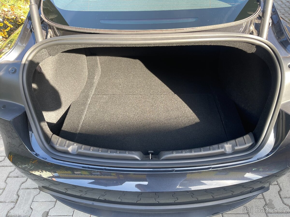 Tesla Model 3, Long Range highlander r.v. 2025, jen 8000 KM - 7