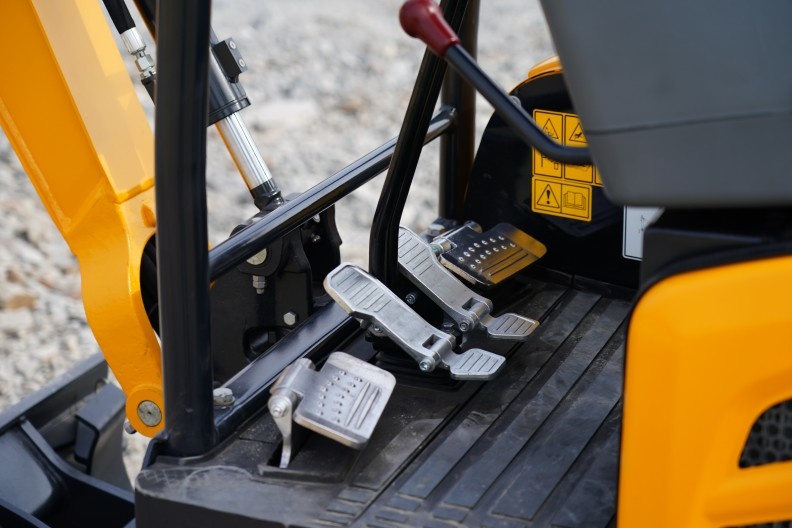 Minibager YUCHAI U17 Premium 1720 kg - 7