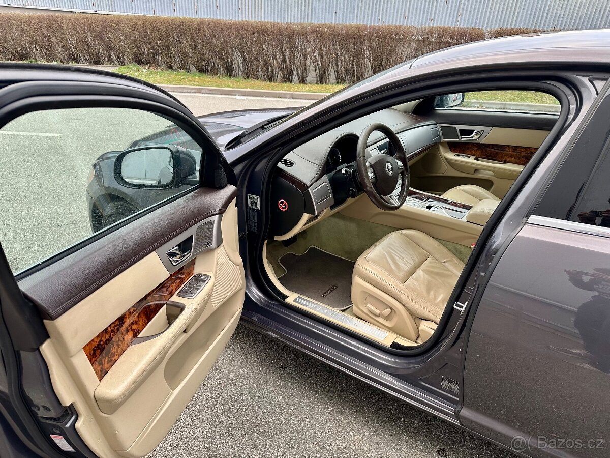 Jaguar XF 3.0d - 7