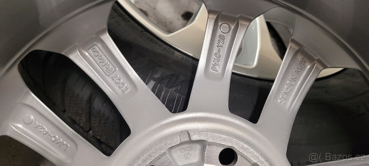 Ford Kuga:3.gen, 17' alu disky,zimni Dunlop, nové - 7