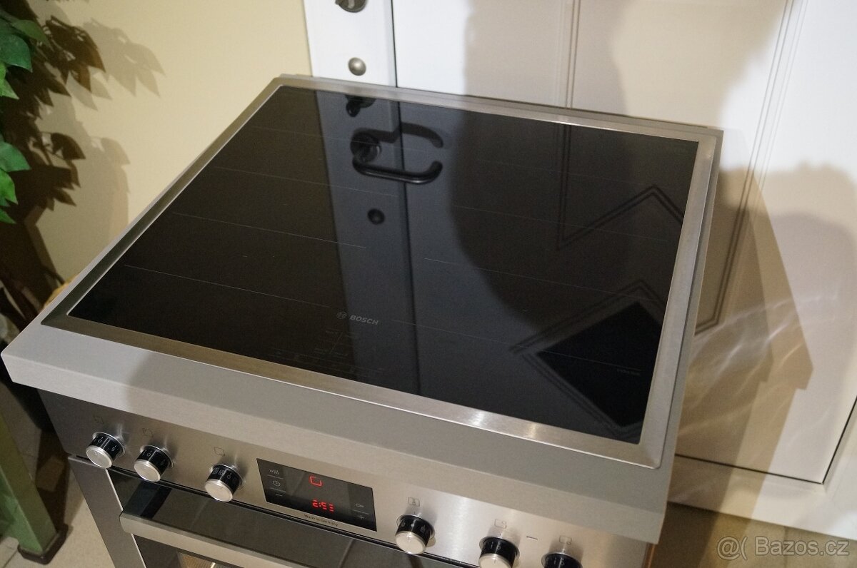 Nerezový vestavný sporák Bosch HEB73D352, vyjížděcí dveře - 7