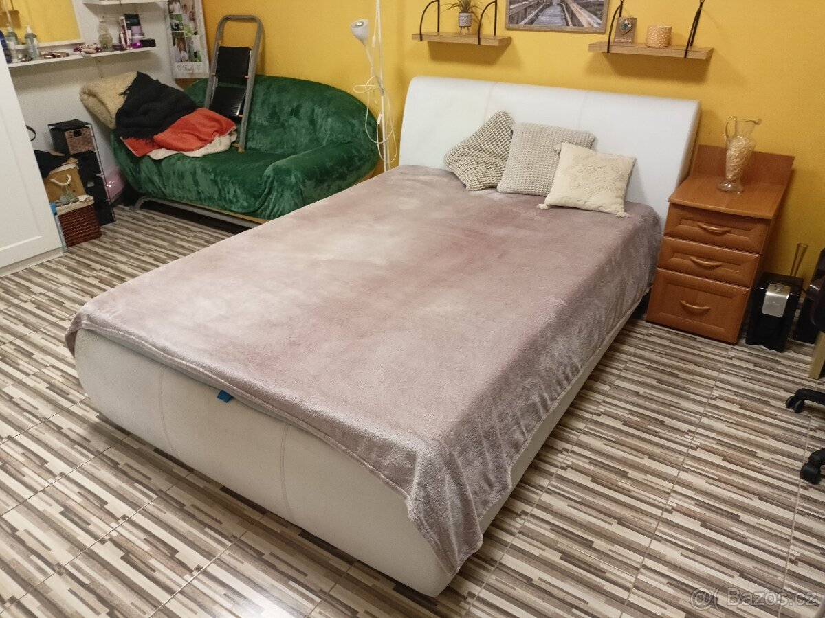 Kvalitní polohovací postel s úložným prostorem - 7