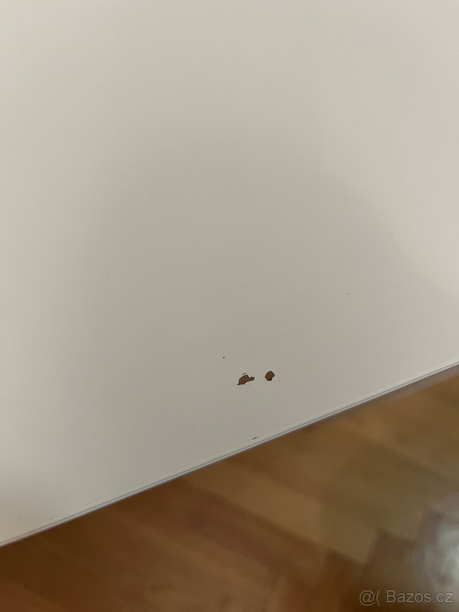 Psací stůl bílý IKEA Micke - 7