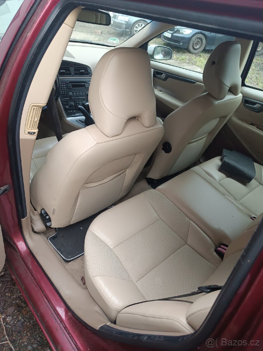 Volvo V70 na náhradní díly motor ko - 7