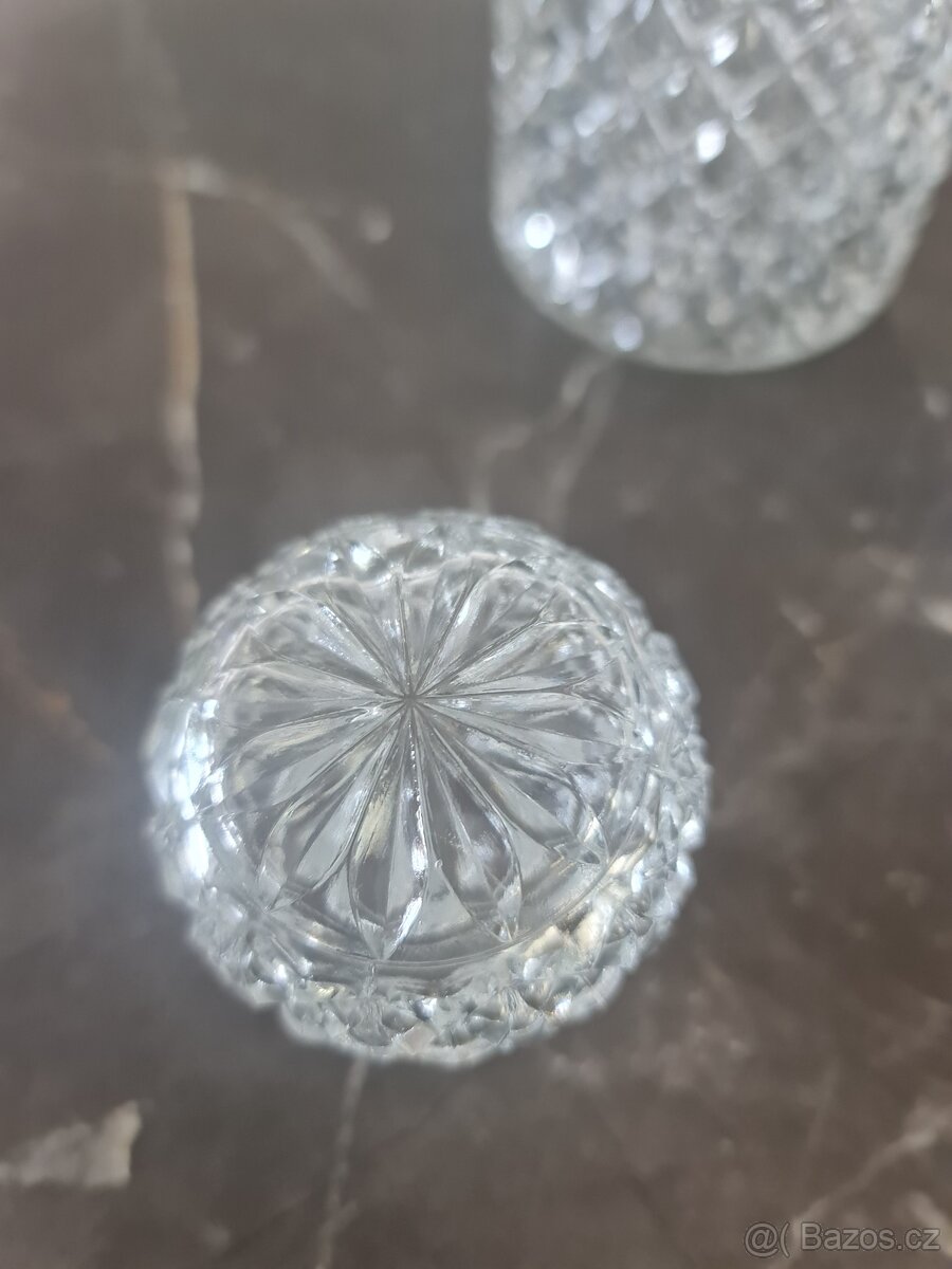 Karafa se šesti sklenkami - 7