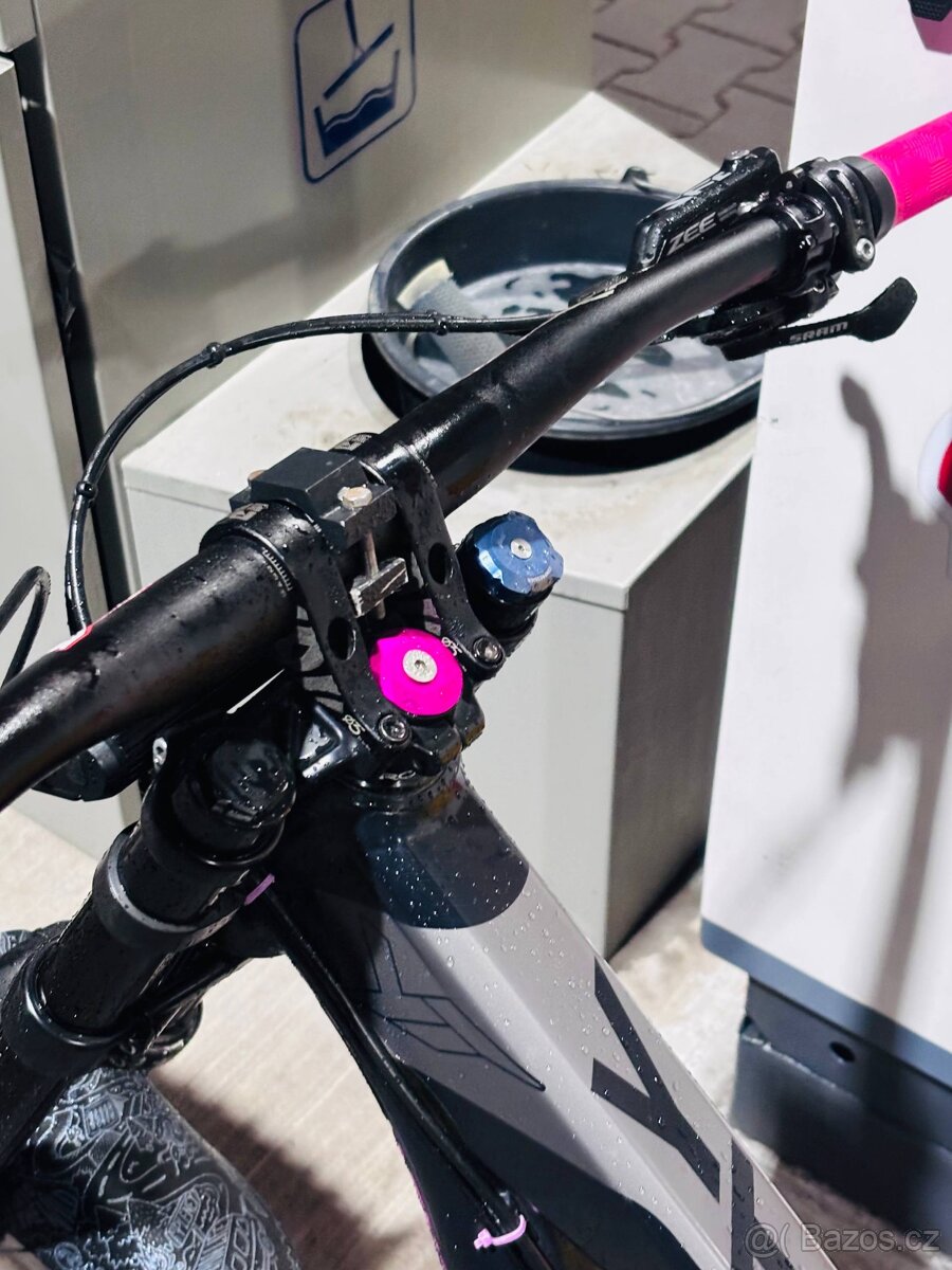 Prodám downhill kolo YT Tues 2018, velikost kol 27.5" - 7