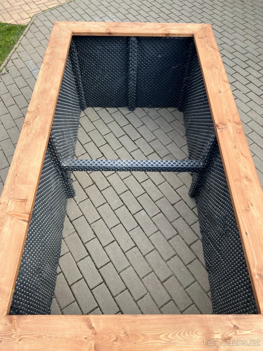 Vyvýšený záhon ze SIBIŘSKÉHO MODŘÍNU - 7