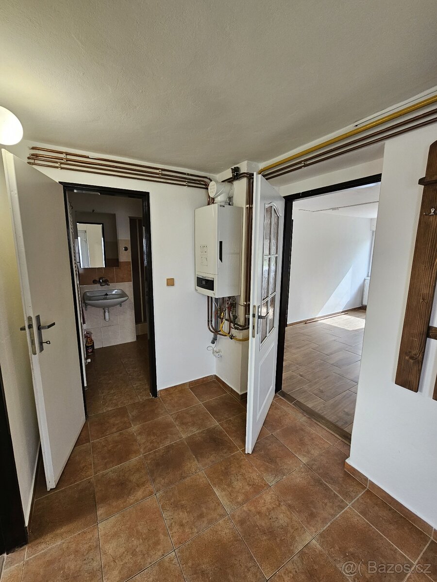 PRONÁJEM DOMU 2+1 , 57m2 Benátky Kbel - 7