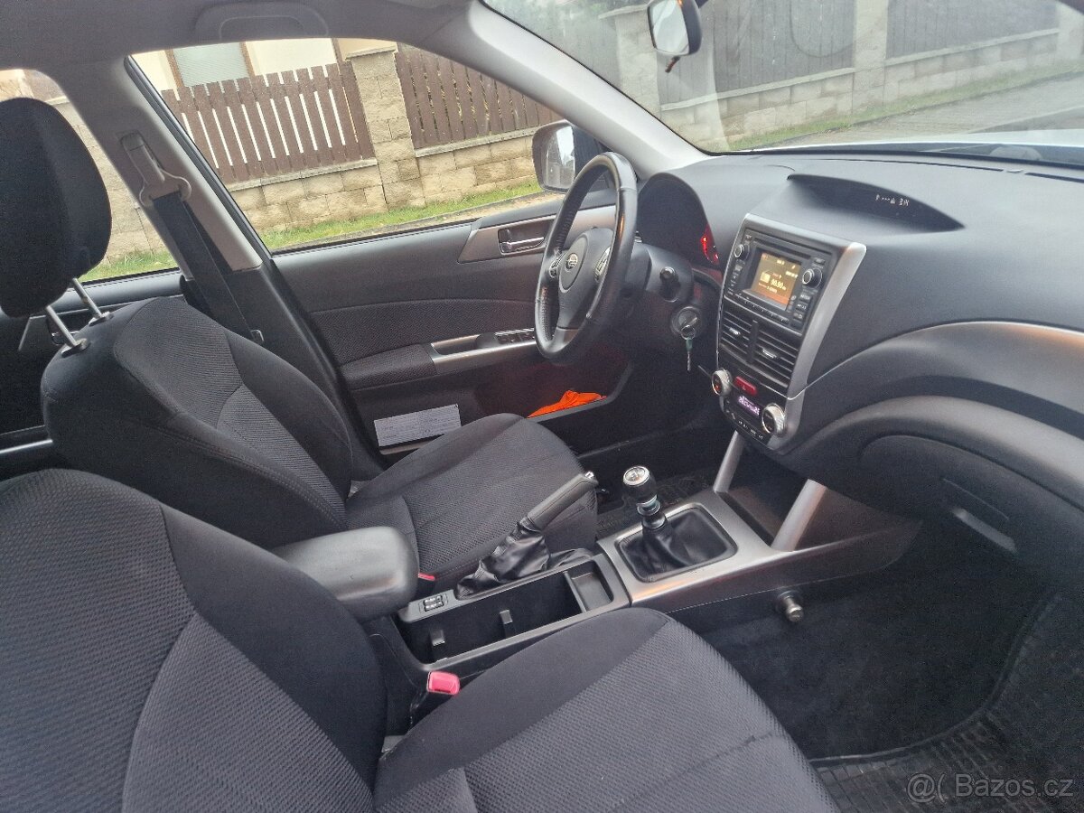Subaru Forester 2.0 D 4x4 - nové ČR - 1 majitel - tažné - - 7